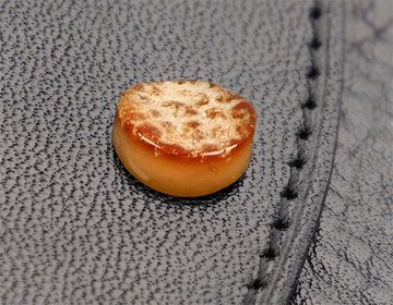 Maitokeltaiset varusteet